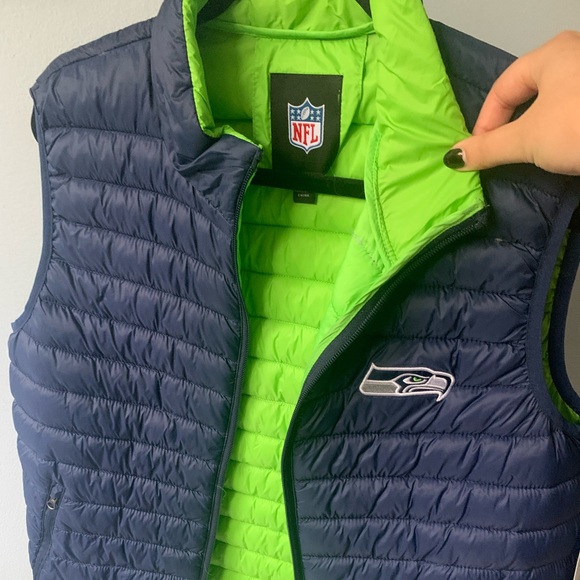 NFL Seattle Seahawks Football Puffer Vest - Picture 4 of 6